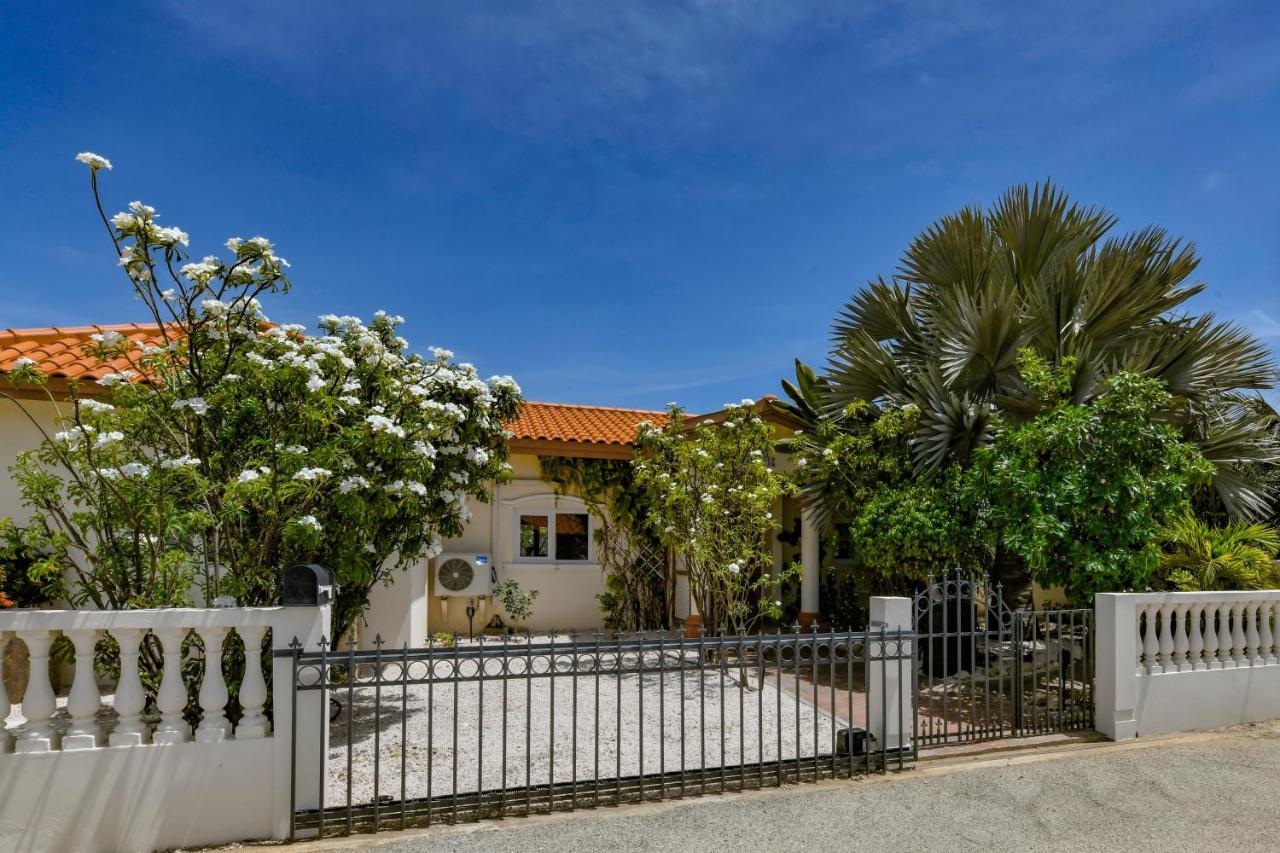Villa Swiss Paradise With Private Pool Palm Beach Kültér fotó