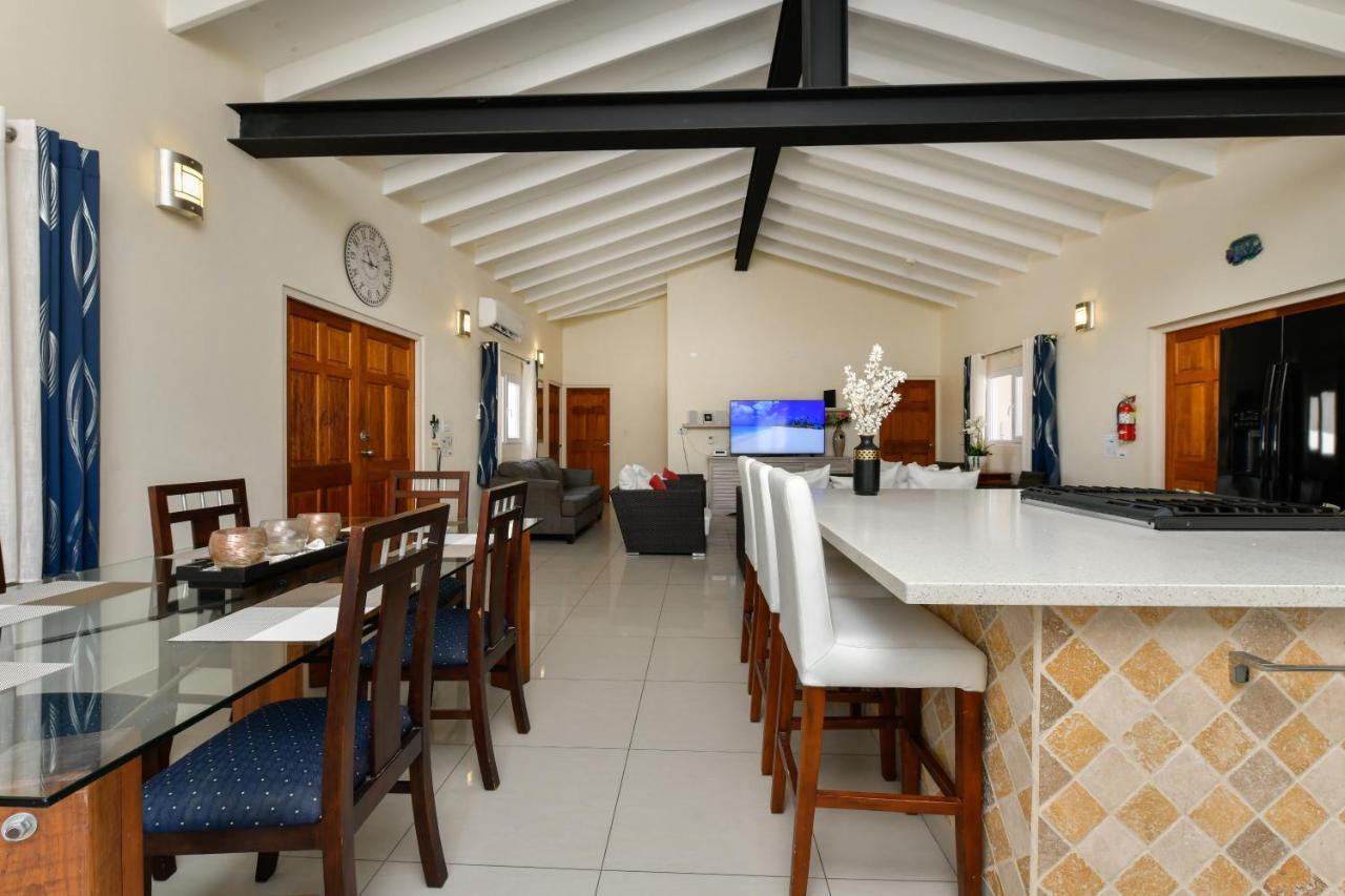 Villa Swiss Paradise With Private Pool Palm Beach Kültér fotó