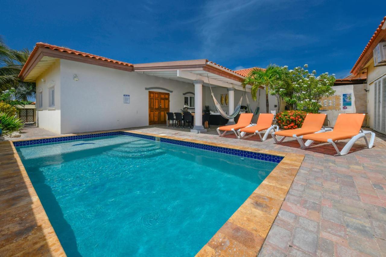 Villa Swiss Paradise With Private Pool Palm Beach Kültér fotó