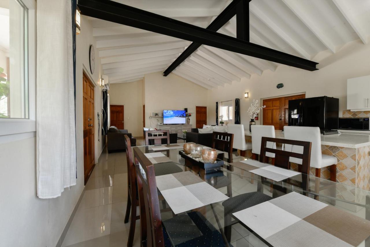 Villa Swiss Paradise With Private Pool Palm Beach Kültér fotó